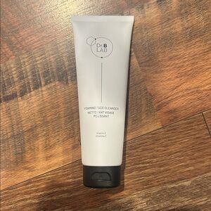 Foaming Face Cleanser - White and Black